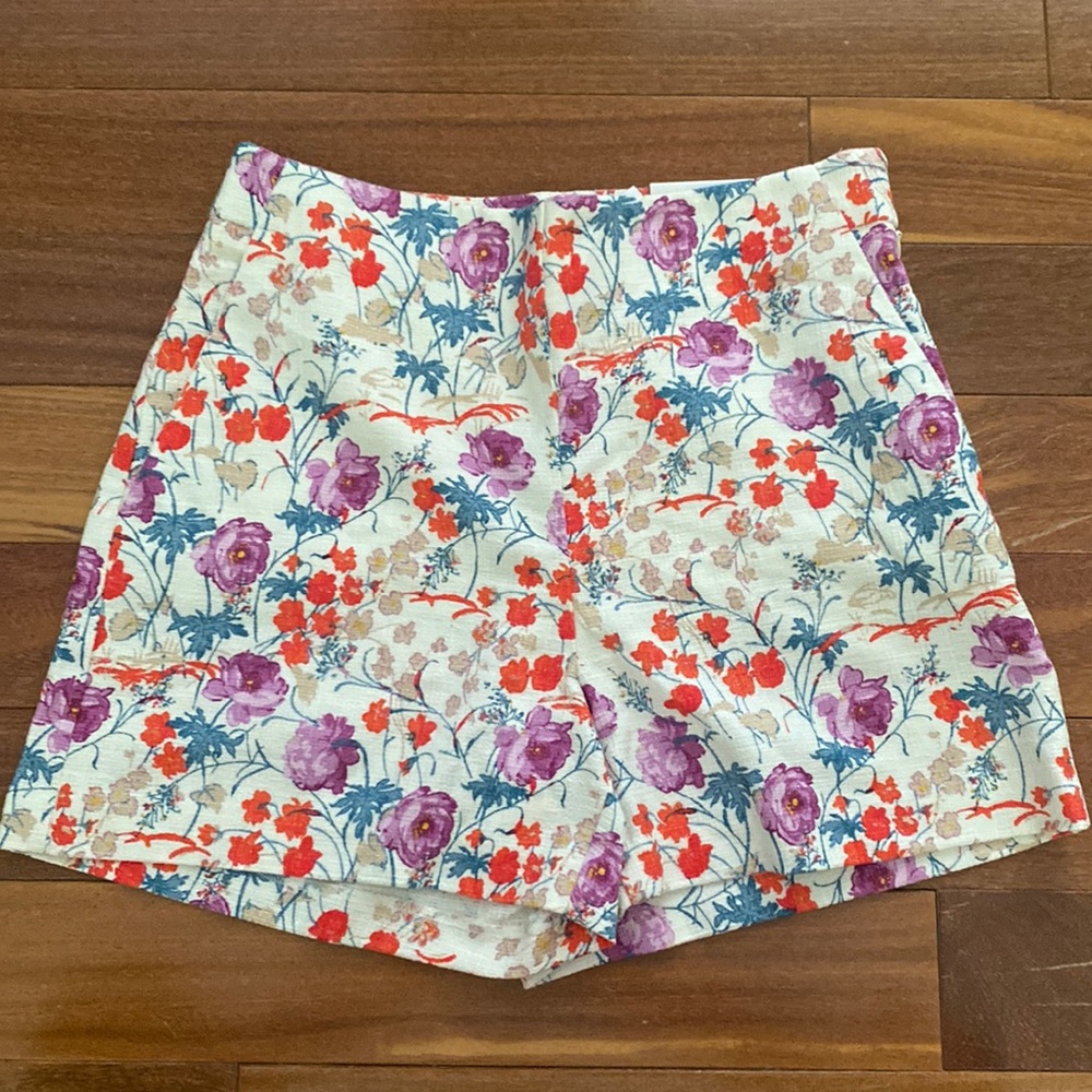 NWT Ann Taylor High Rise Side Zip Floral Shorts Size 0